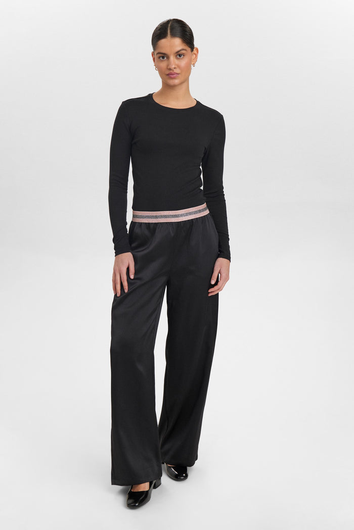 Nümph Nederdel - NuDarby Nederdel i Caviar